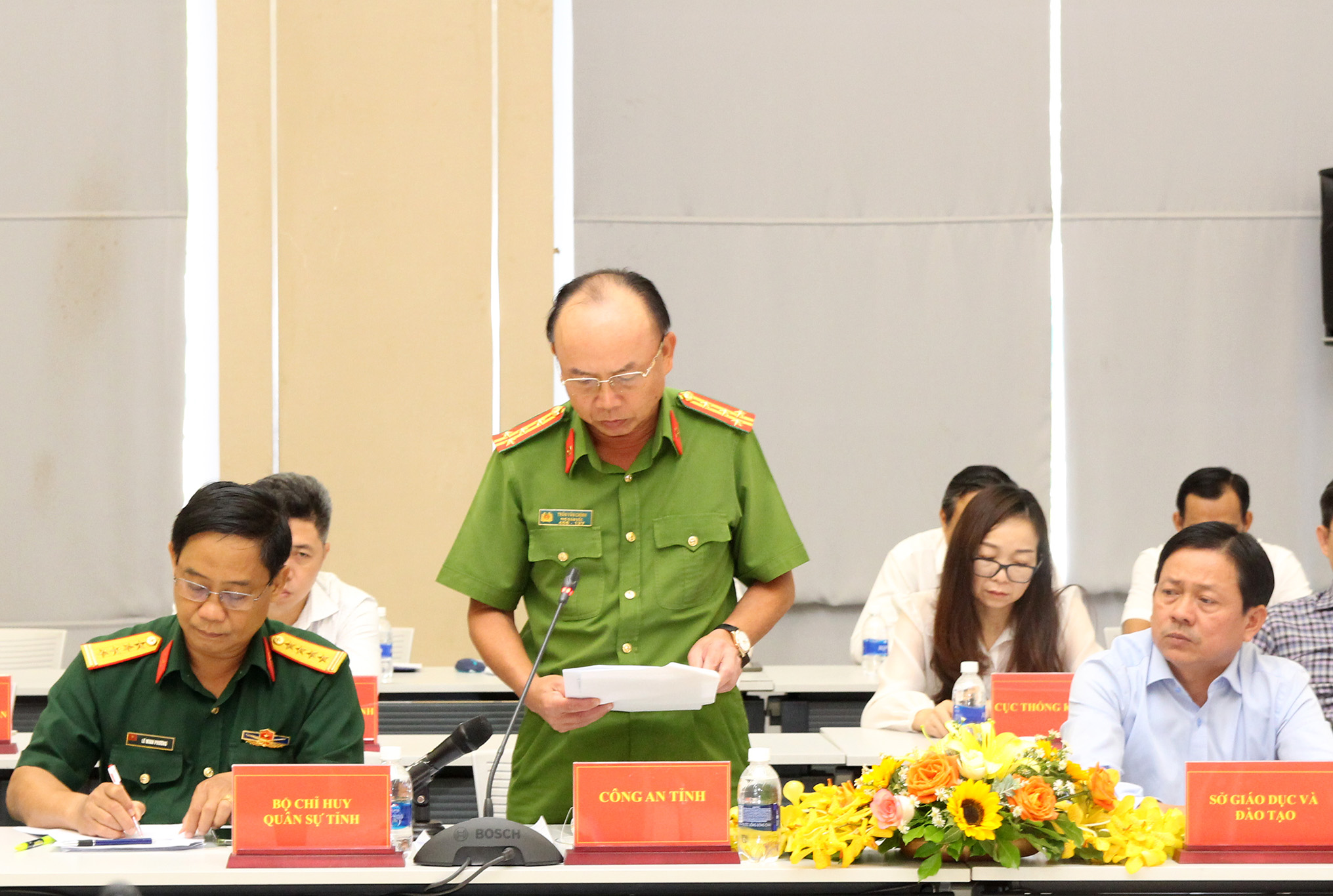 Đồng chí Trần Văn Chính, Phó Giám đốc Công an tỉnh phát biểu tại buổi họp báo (Ảnh: H.Hào)
